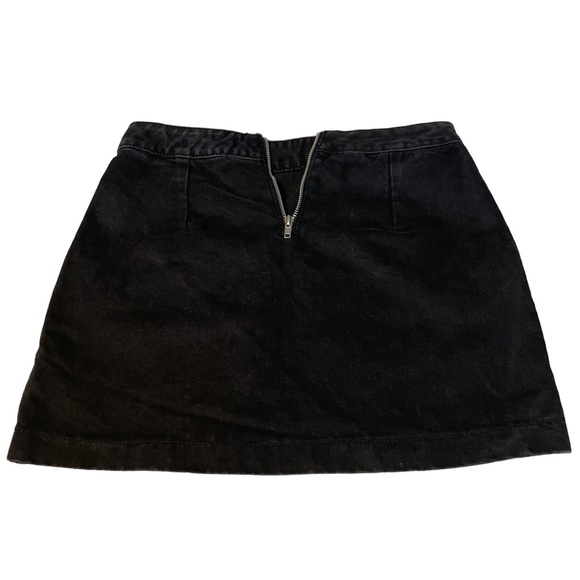 Embroidered Jean Skirt🌼 - Picture 4 of 12